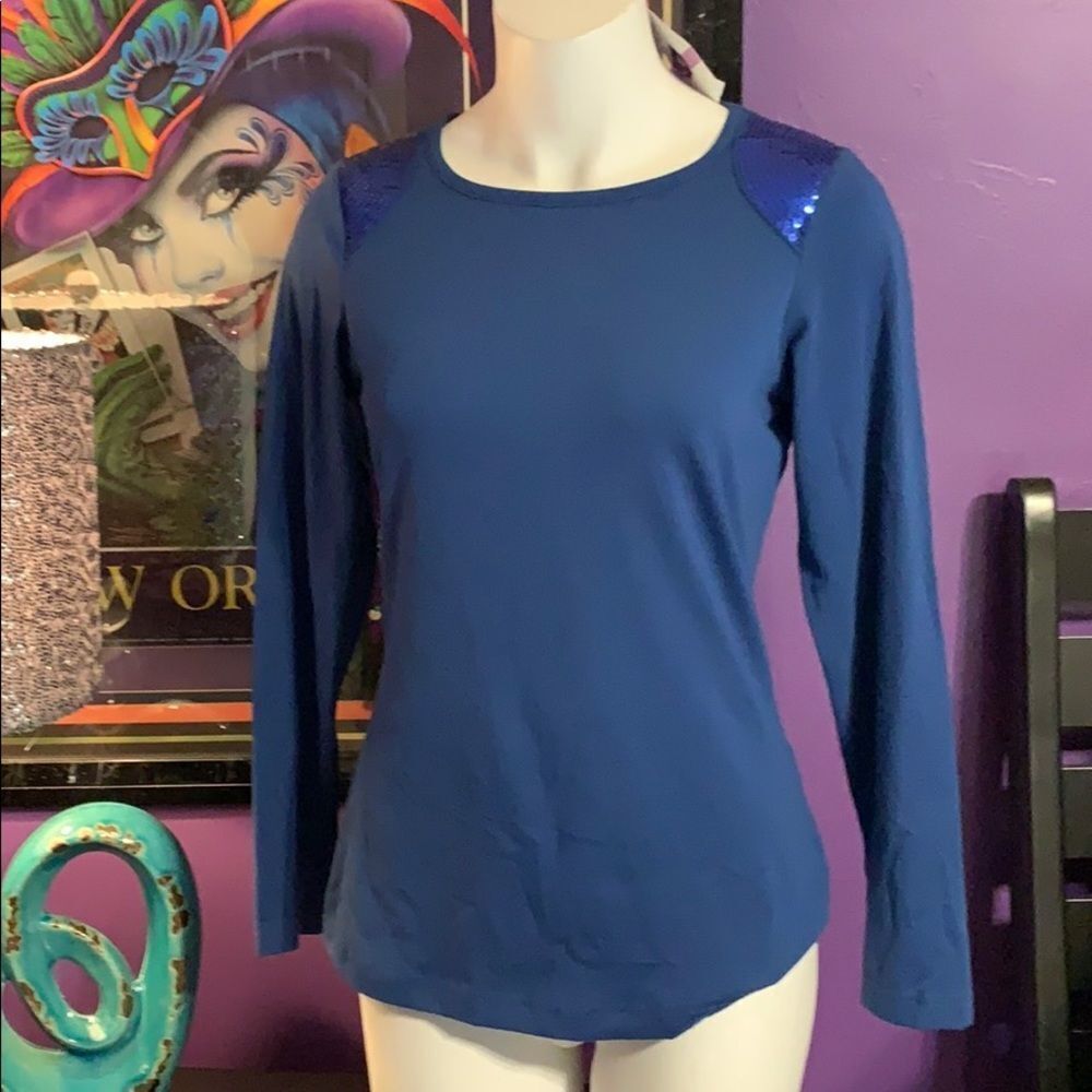 City hearts sequin accented long sleeve top. XS. NWT